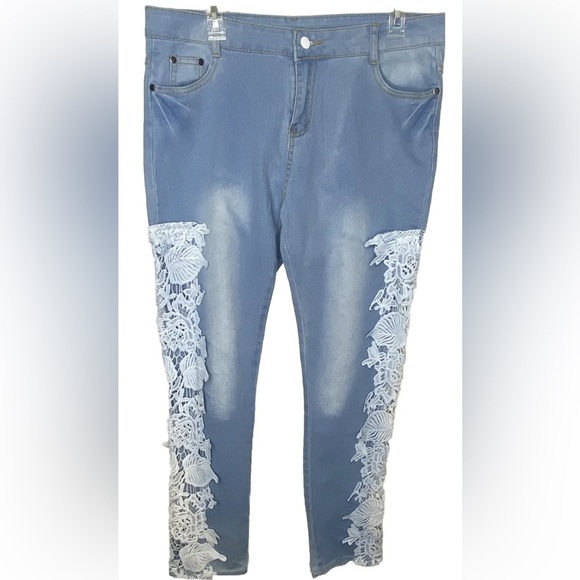Women’s Straight Leg Jeans XXL Light Blue White Embroidered Lace Leg Distressed - Picture 1 of 12